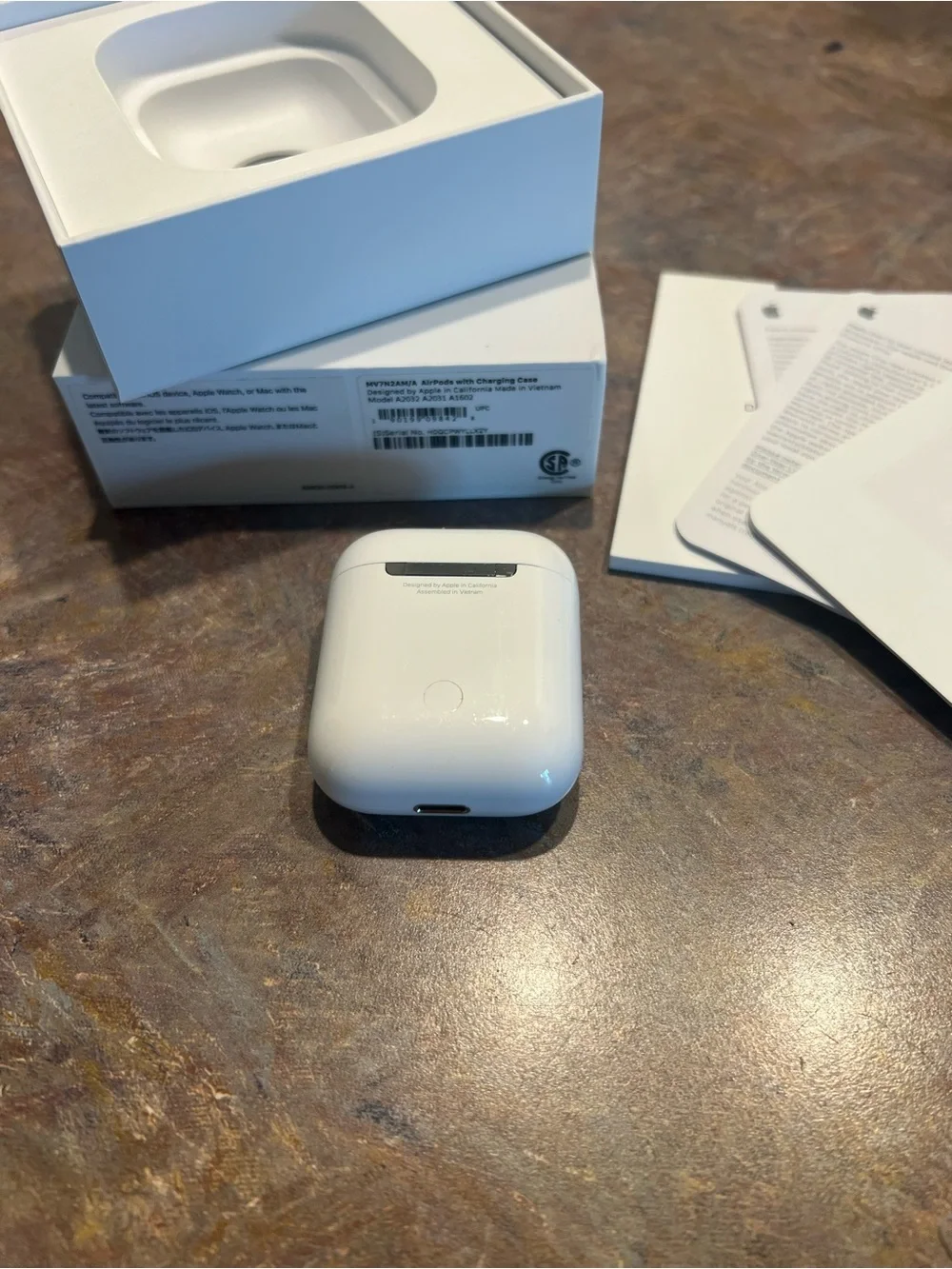 Apple White Wireless EarPods with Charging Case